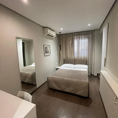 Oresti Center מלון 3*