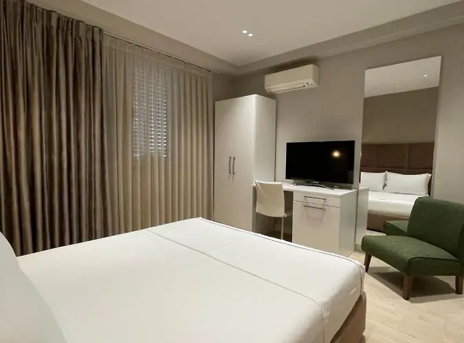 Отель Oresti Center