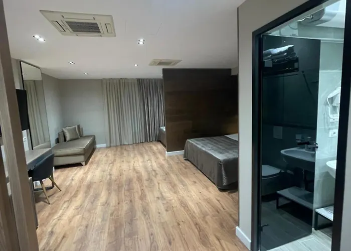 Hotel Oresti Center 3*