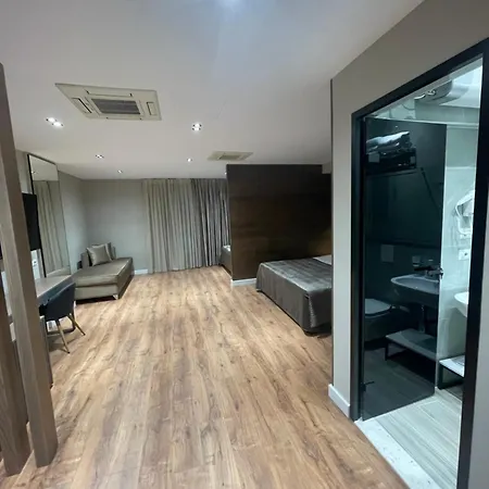 Otel Oresti Center 3*