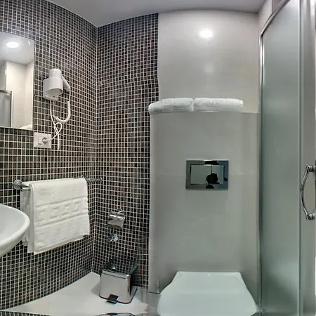 Hotel Oresti Center 3*