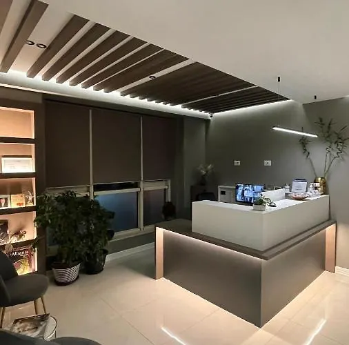 奥雷斯蒂中心酒店 地拉那