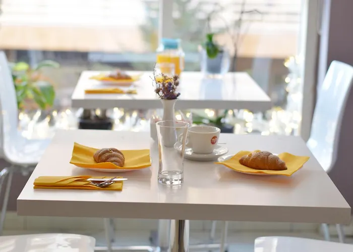 奥雷斯蒂中心酒店 酒店 地拉那